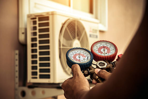 Professional Hvac technician working in Munroe Falls, OH